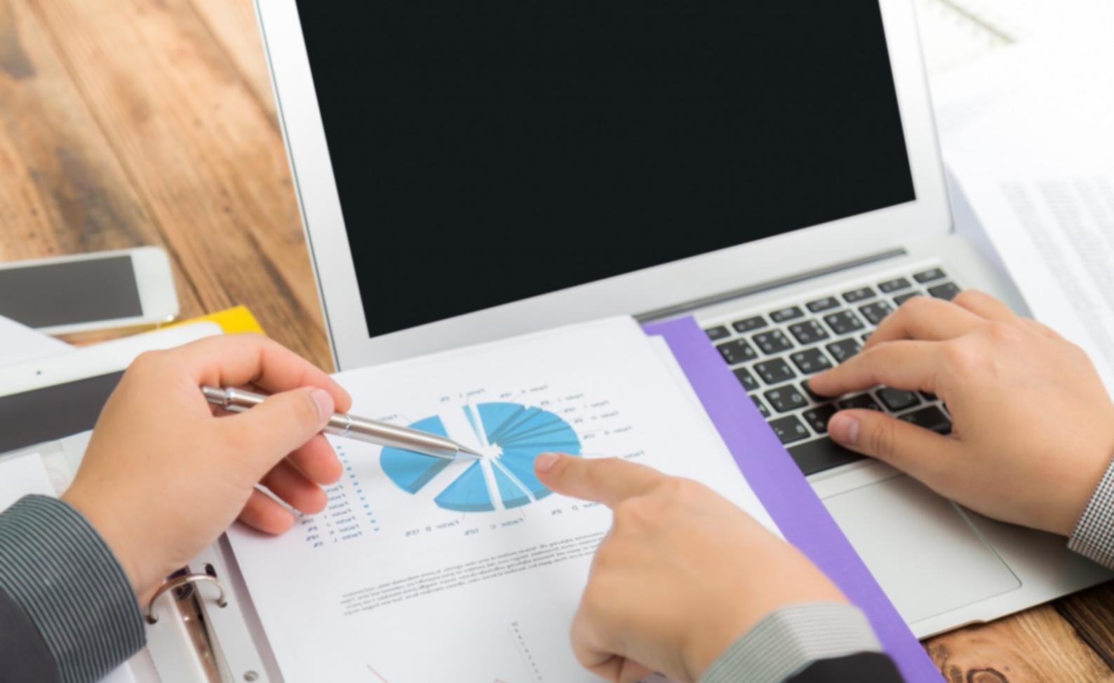 Finanzplanung in der Praxis – Arbeitsumgebung mit Dokumenten und Analyse